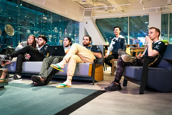 前BLG主教练加盟AL引发热议 JDG小徐赛季表现受关注